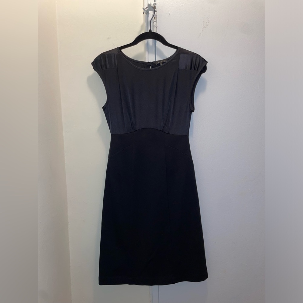 Theory Black Fitted Sheath Dress Scoop Neck Satin Bodice LBD Size 2